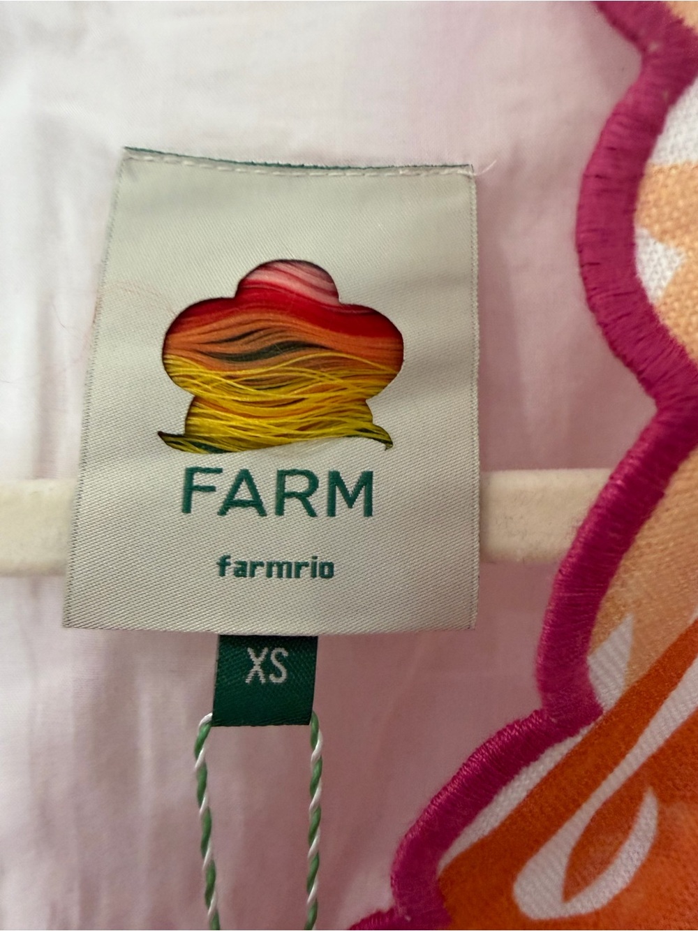 FARM Rio Pink & Orange Floral V-Neck Crop Top NWT - Picture 3 of 7